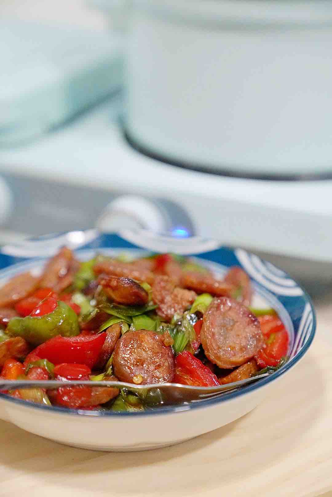 菜椒炒腊肠的做法-家常味炒菜谱