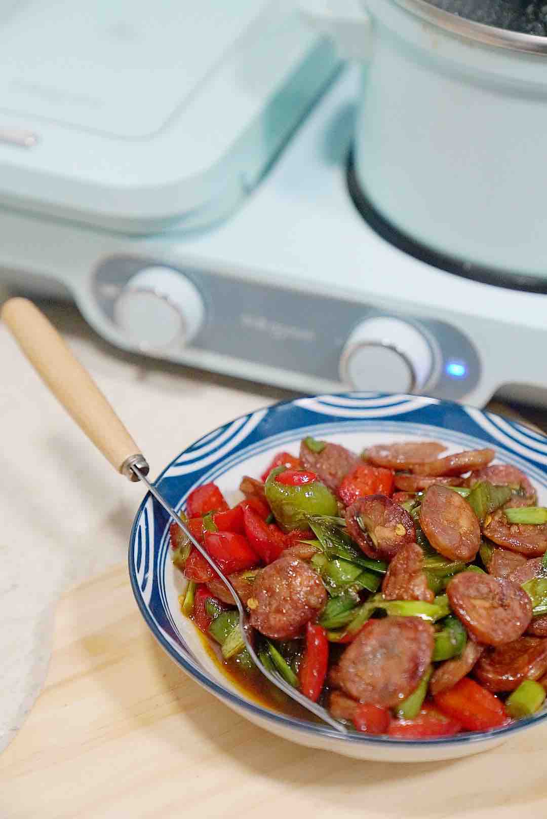 菜椒炒腊肠的做法-家常味炒菜谱