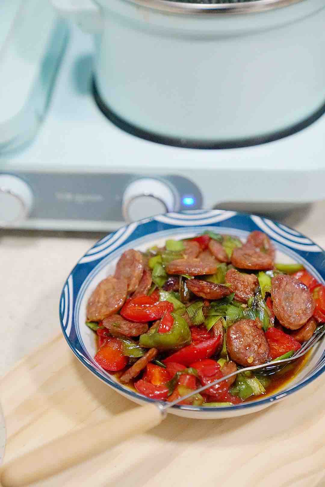 菜椒炒腊肠的做法-家常味炒菜谱