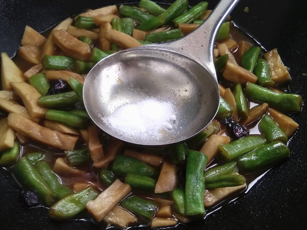酱香豆角杏鲍菇的做法-家常味烧菜谱