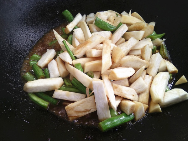 酱香豆角杏鲍菇的做法-家常味烧菜谱