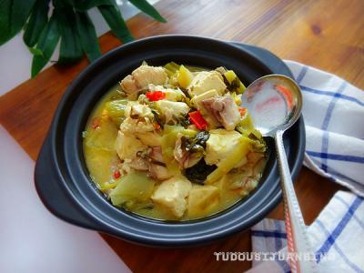 酸菜鱼炖豆腐的作法-咸鲜味煮菜谱
