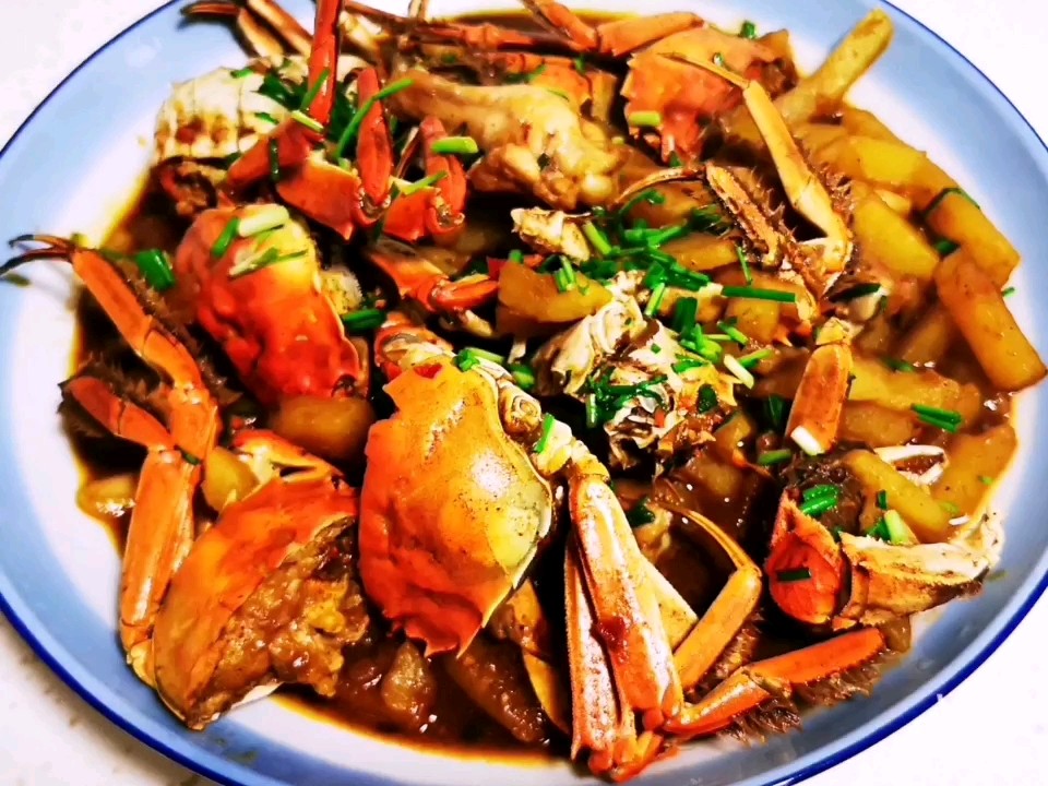 土豆炖河蟹的做法-麻辣味烧菜谱