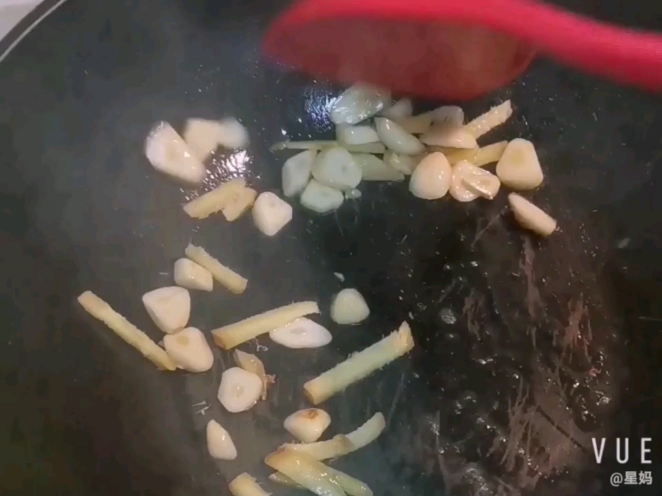 土豆炖河蟹的做法-麻辣味烧菜谱