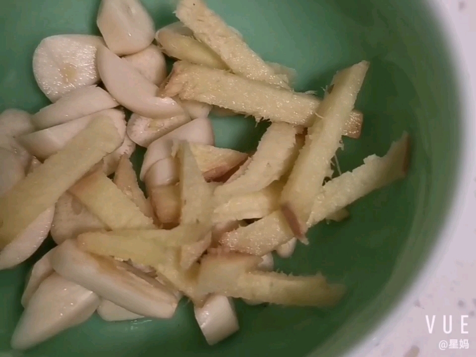 土豆炖河蟹的做法-麻辣味烧菜谱