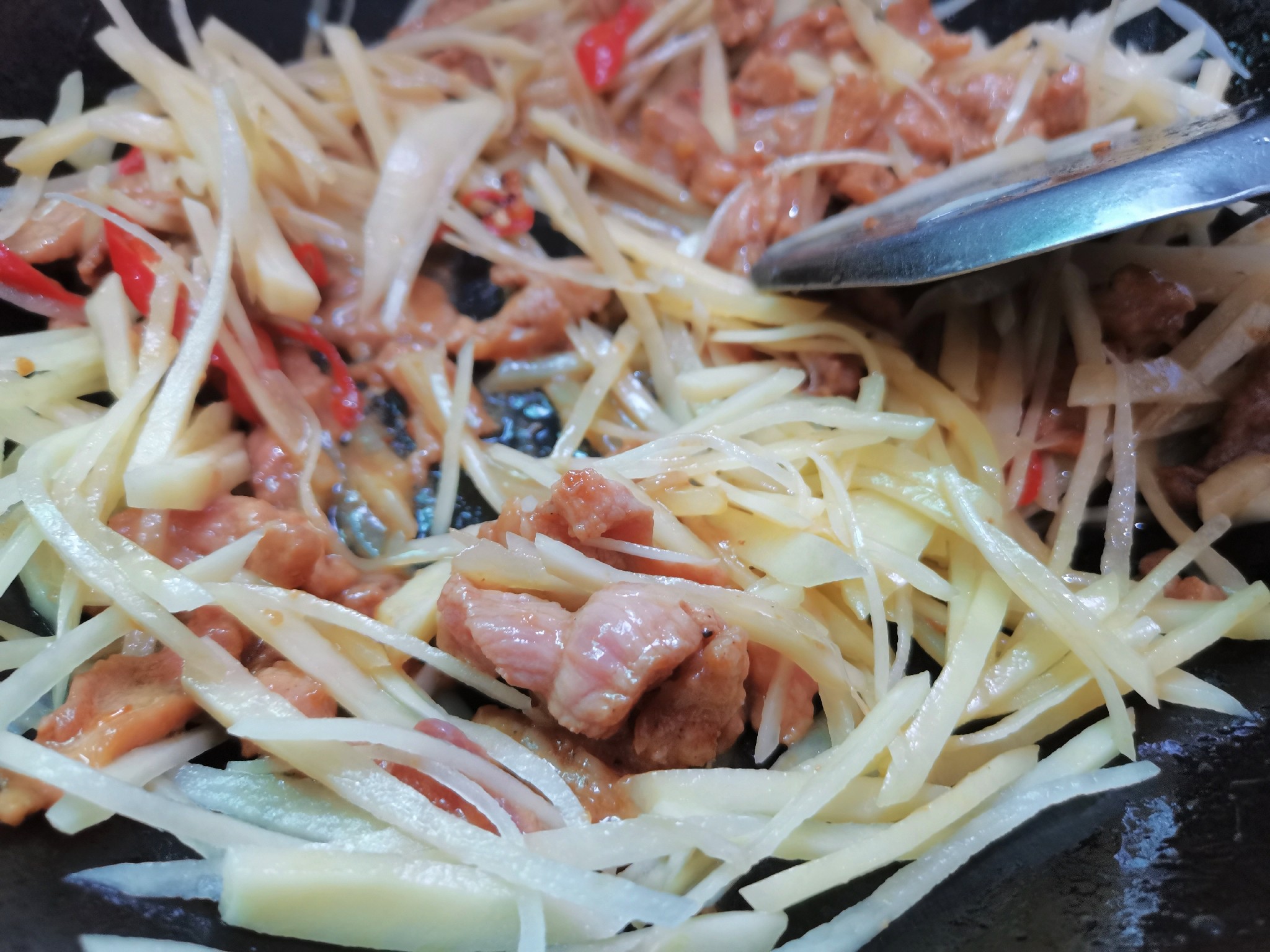 土豆炒肉的做法-家常味炒菜谱