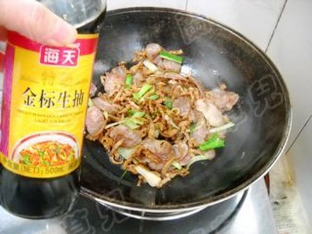 苦瓜干炒腊肠的做法-家常味炒菜谱