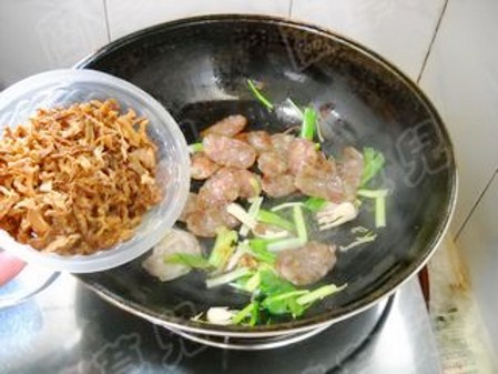 苦瓜干炒腊肠的做法-家常味炒菜谱
