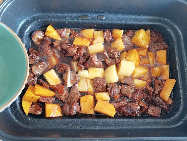 鲜美又馋人的土豆炖牛肉的做法-家常味炖菜谱