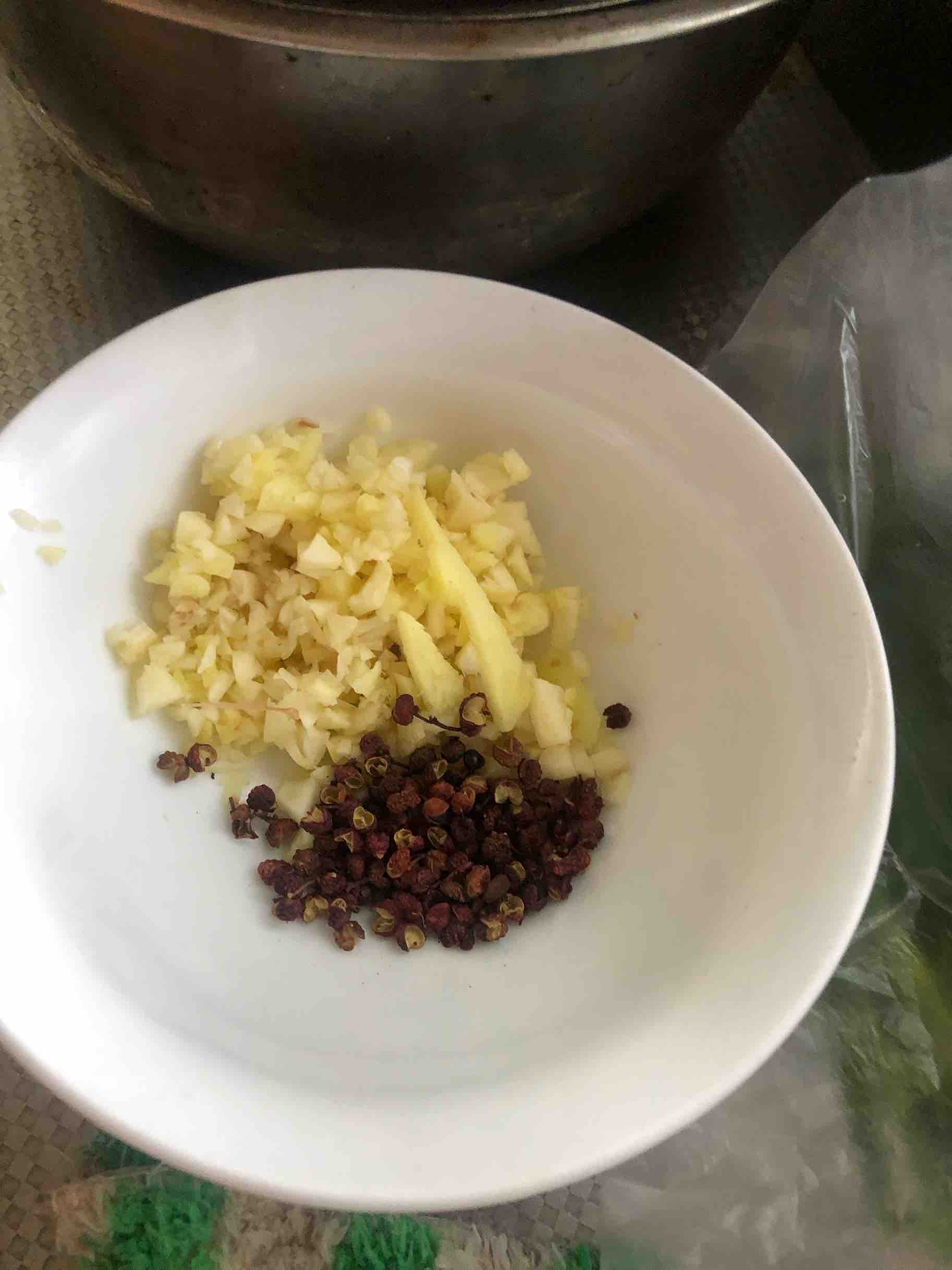 酸菜鱼片的做法-酸辣味煮菜谱