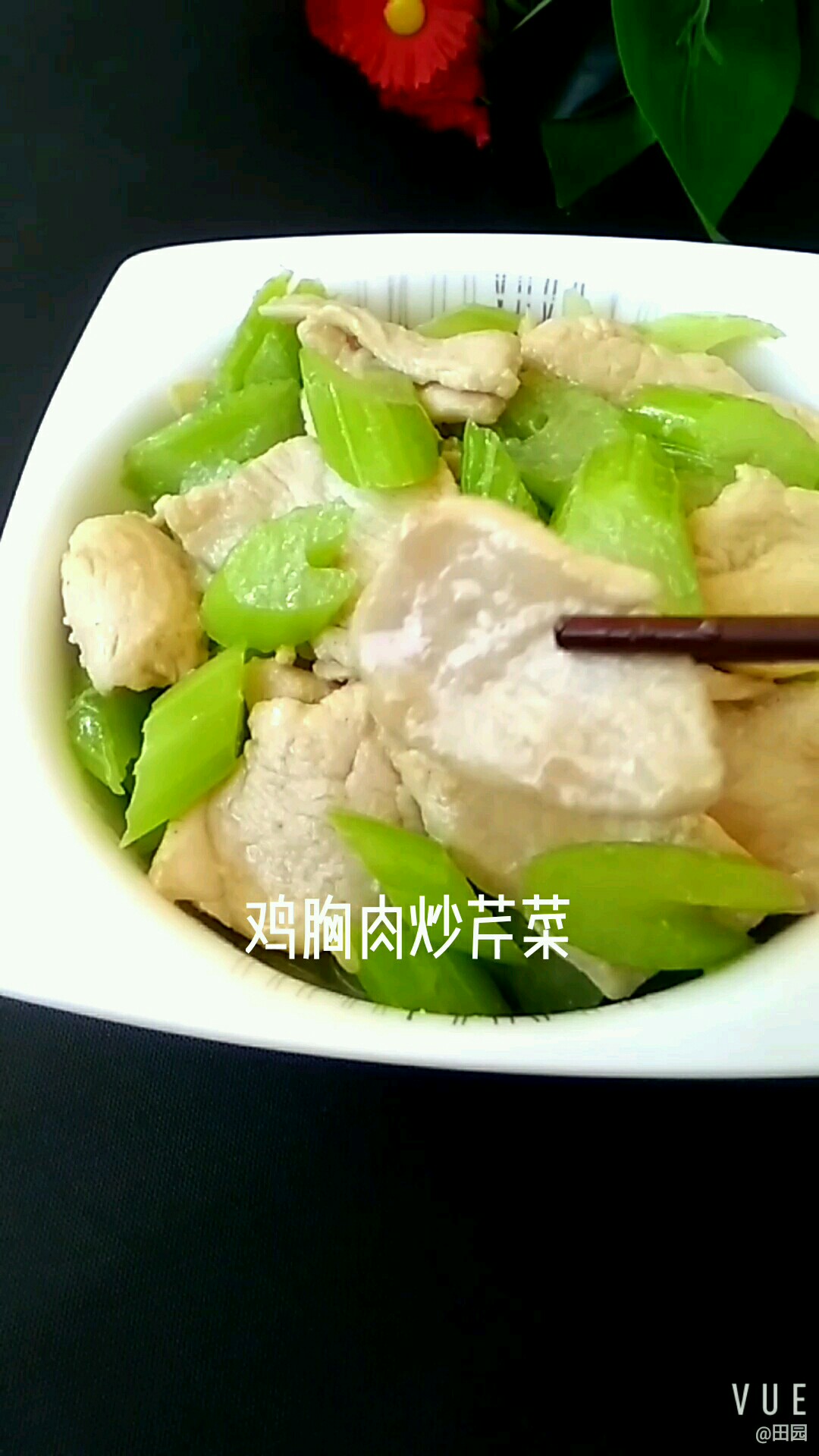 鸡胸肉炒芹菜的做法-咸鲜味炒菜谱-易网健康养生网 鸡胸肉炒芹菜的做法-咸鲜味炒菜谱