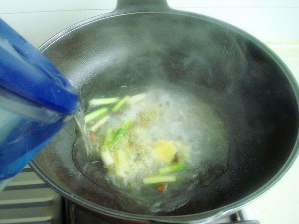 黑白菜宽粉炖腐竹的做法-咸鲜味炖菜谱