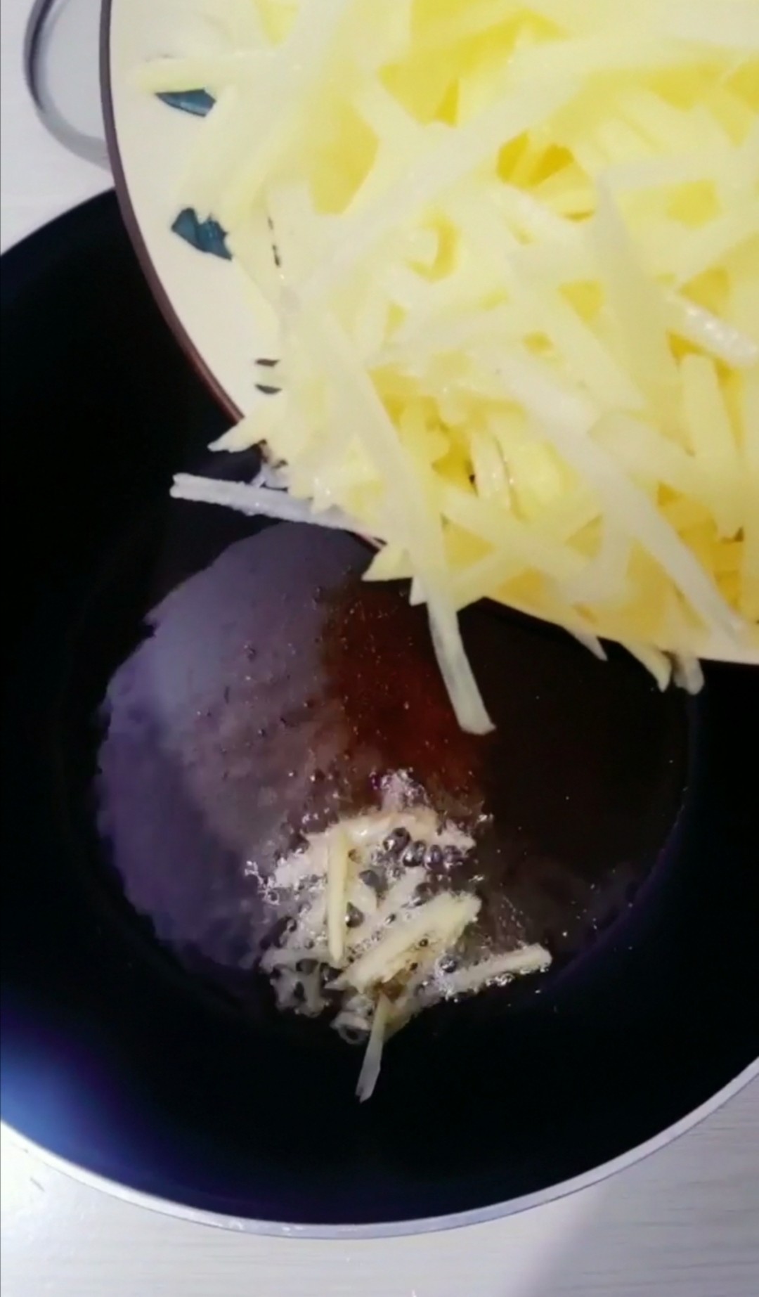 韭菜炒土豆丝的做法-咸鲜味炒菜谱