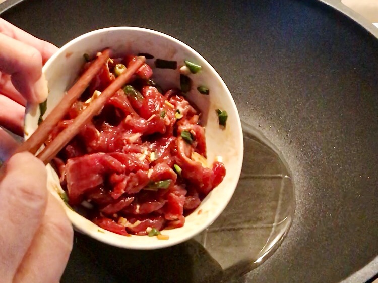 芦笋甜椒炒牛肉的做法-家常味炒菜谱