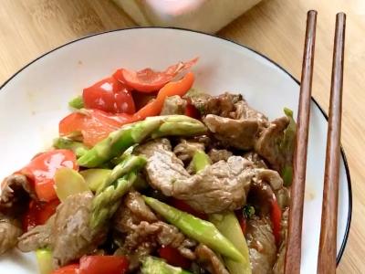 芦笋甜椒炒牛肉的做法-家常味炒菜谱
