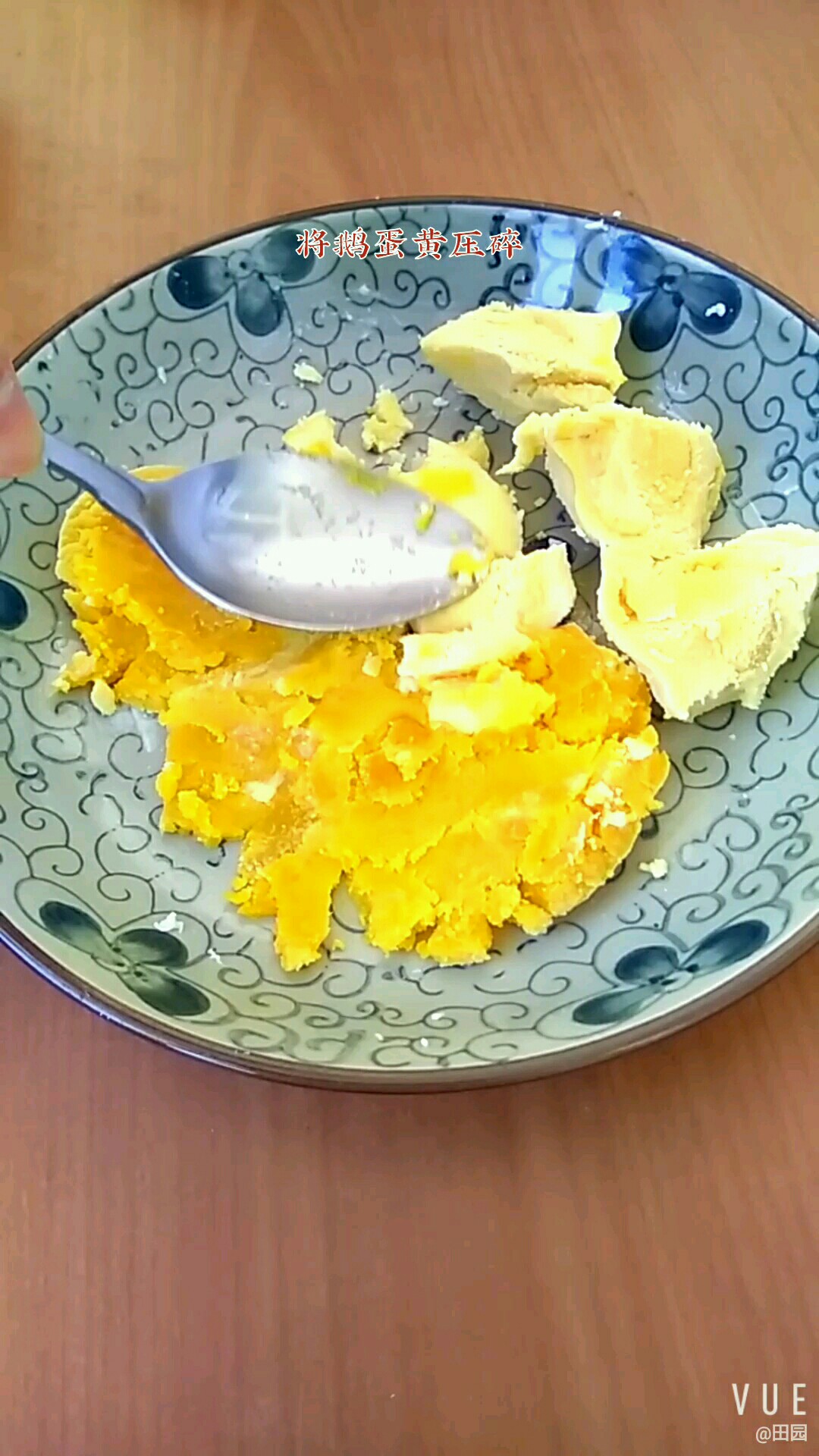 新鲜美味又营养 源自豆腐鹅蛋黄的做法-咸鲜味烧菜谱