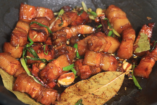 五花肉炖土豆的做法-家常味炖菜谱