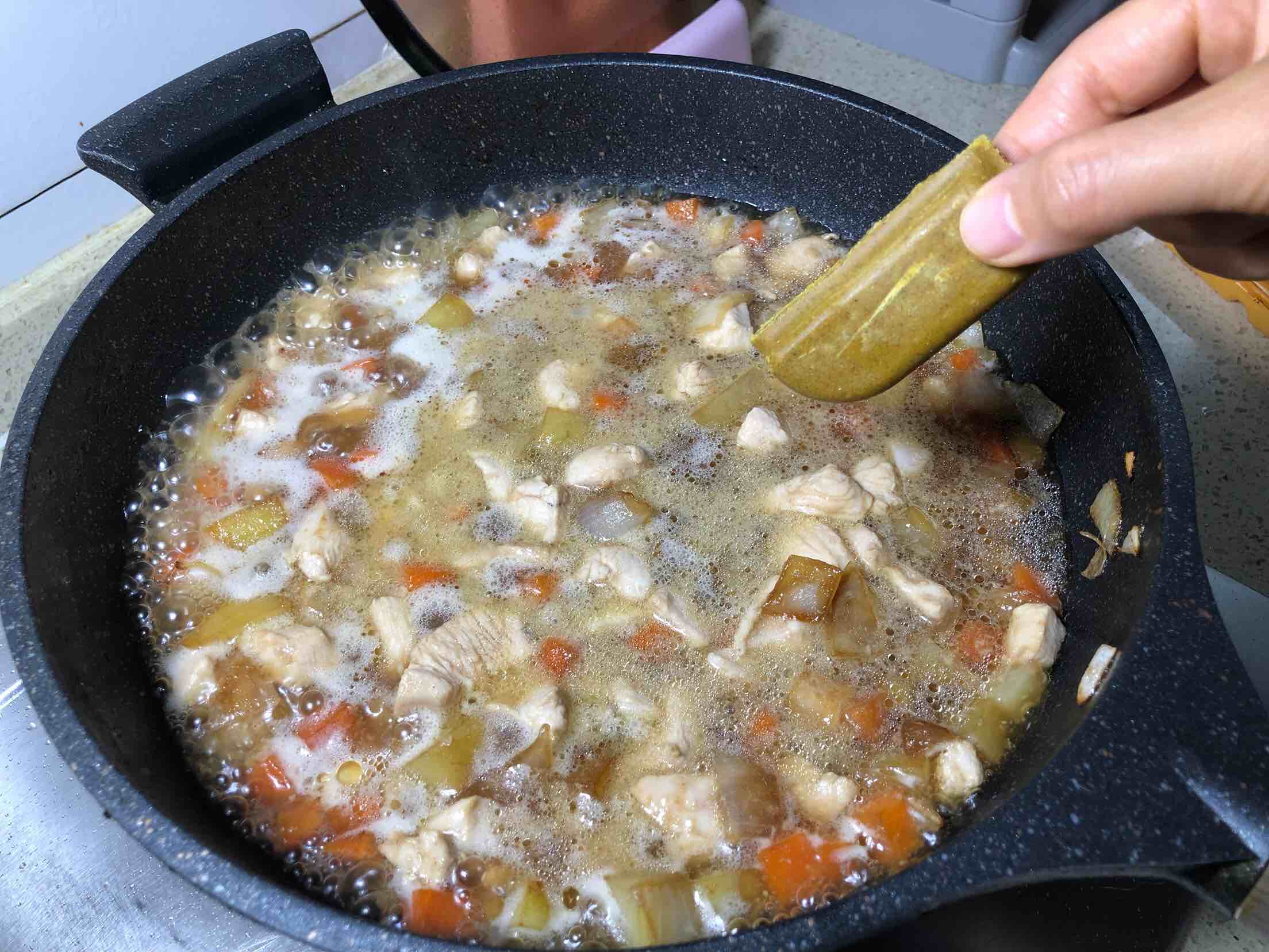 好吃又下饭的咖喱鸡丁的做法-咖喱味炒菜谱