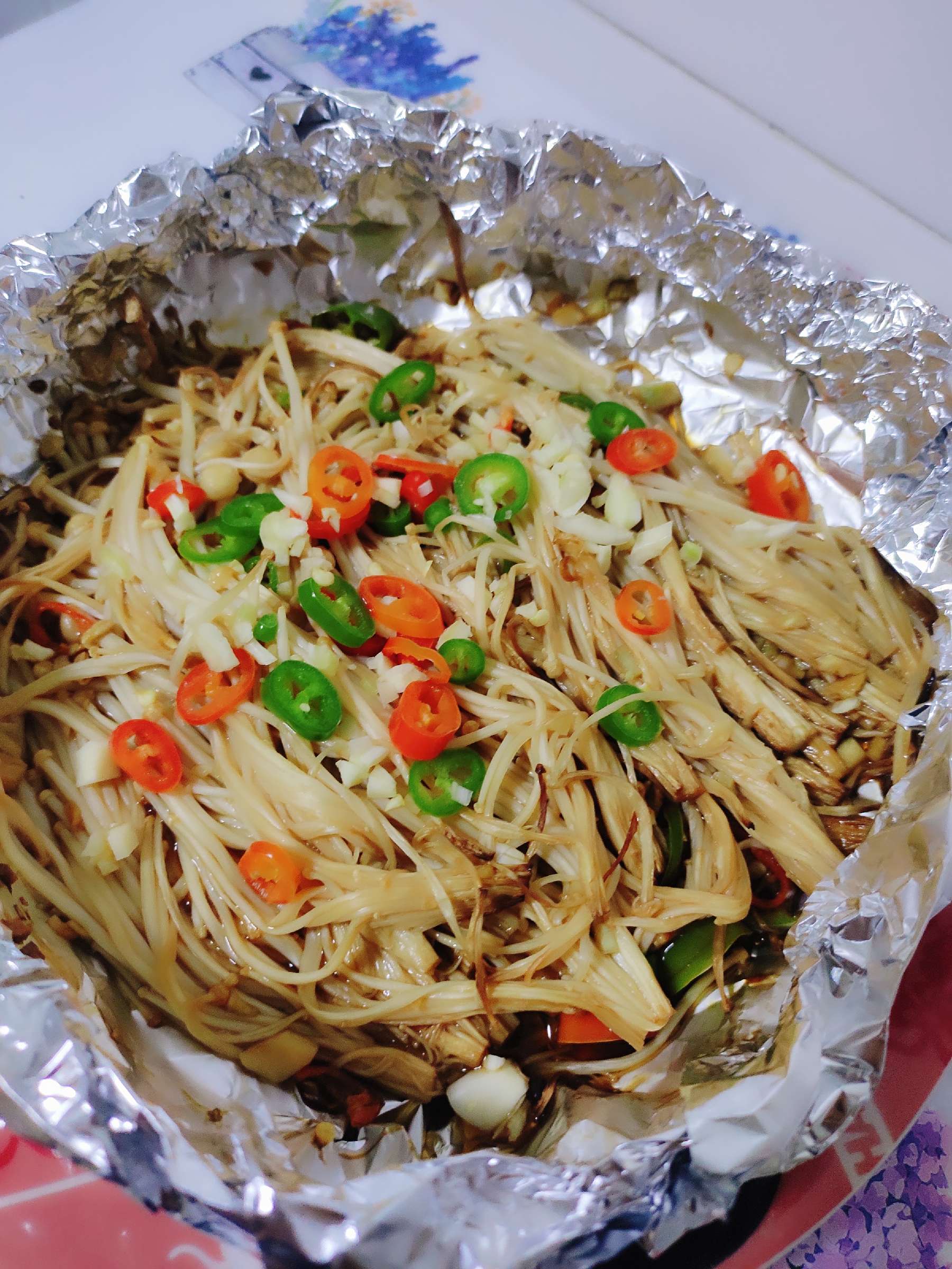 不放盐的锡纸金针菇的做法-酸辣味烧菜谱-易网健康养生网 不放盐的锡纸金针菇的做法-酸辣味烧菜谱
