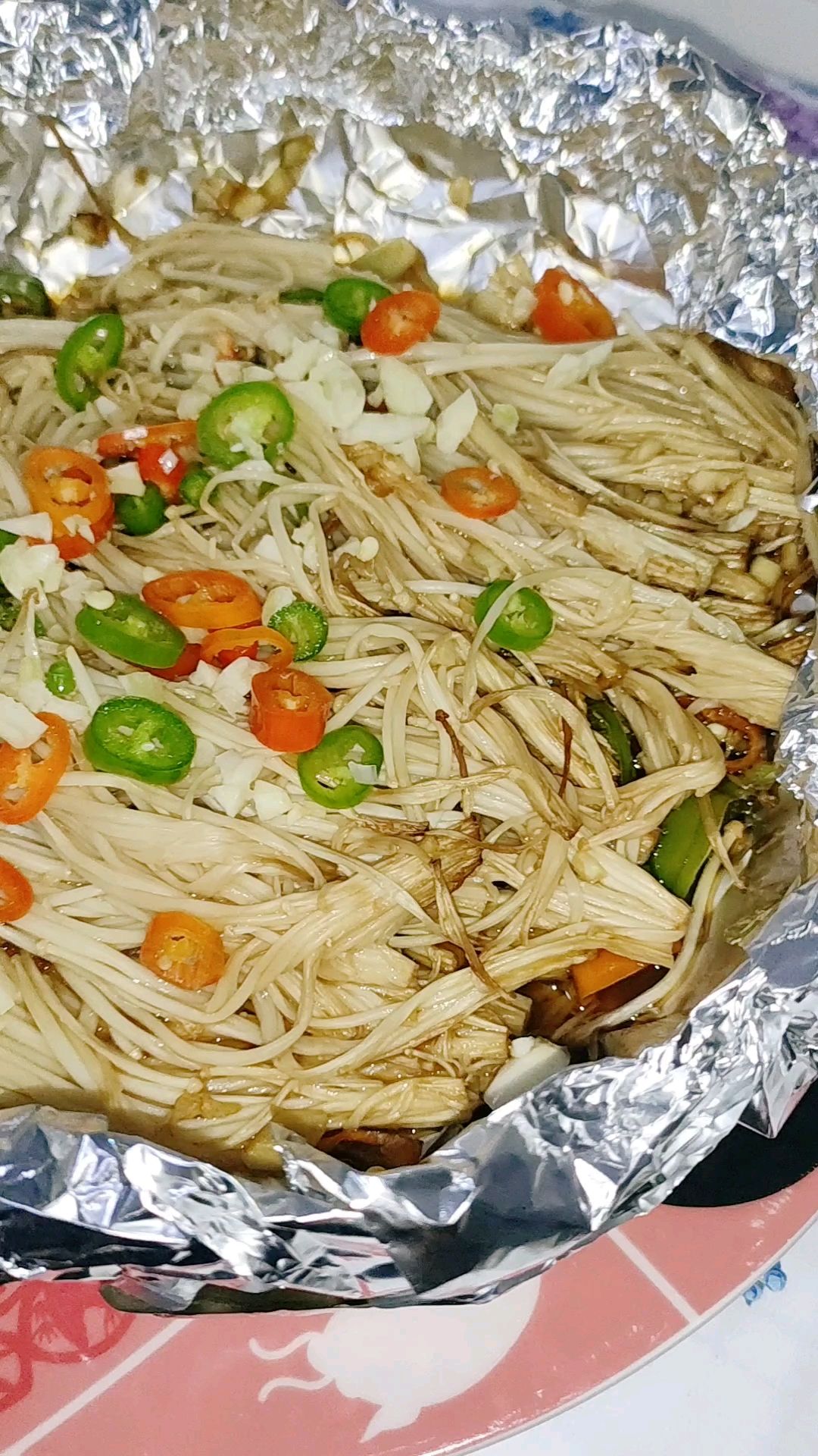 不放盐的锡纸金针菇的做法-酸辣味烧菜谱