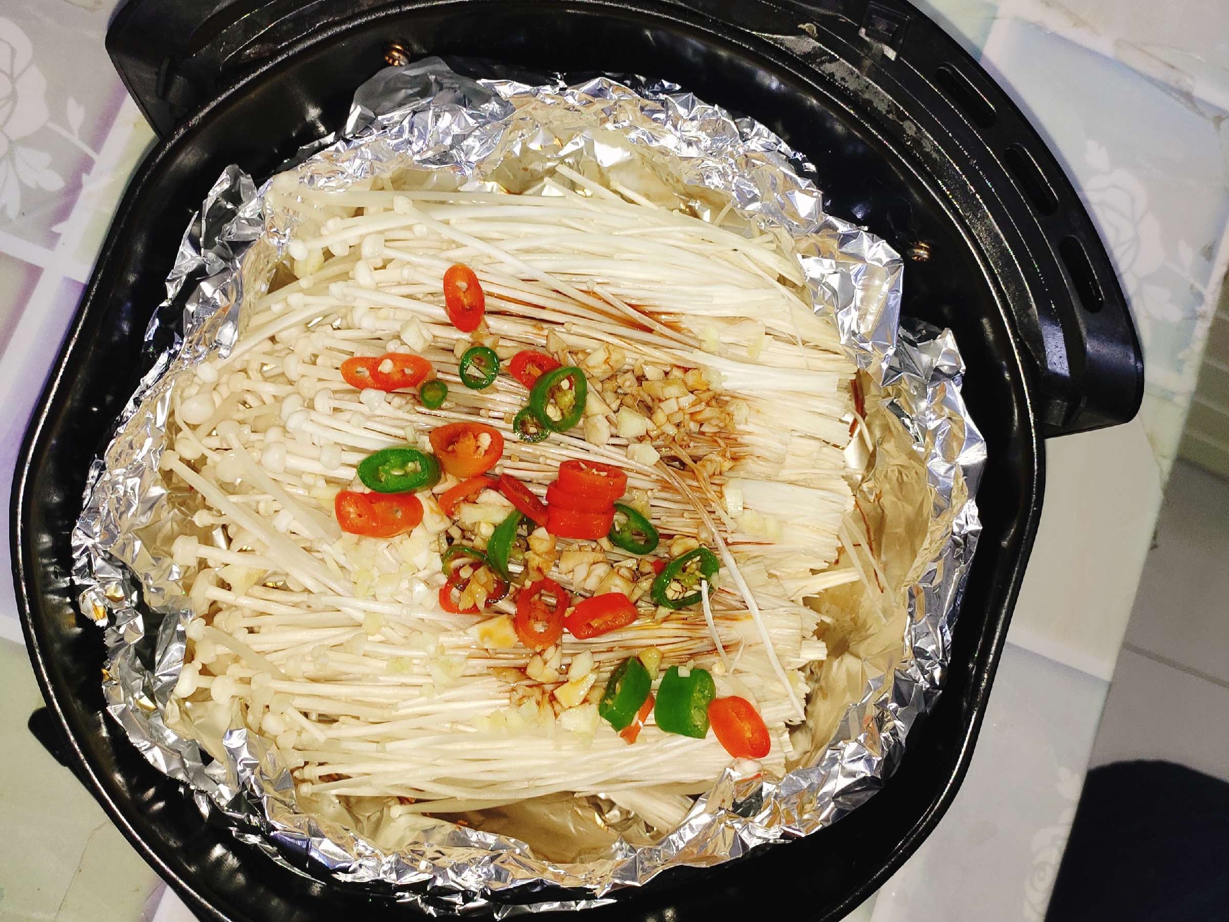 不放盐的锡纸金针菇的做法-酸辣味烧菜谱