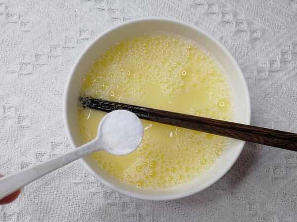 毛豆胡萝卜虾仁水蒸蛋的做法-咸鲜味蒸菜谱