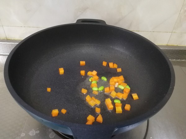 毛豆胡萝卜虾仁水蒸蛋的做法-咸鲜味蒸菜谱