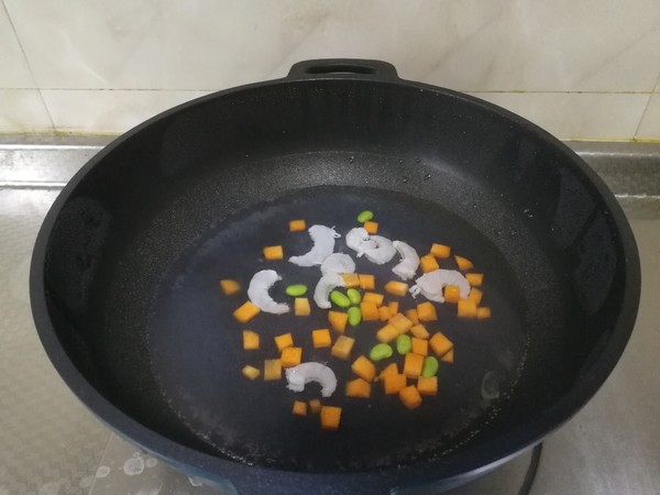 毛豆胡萝卜虾仁水蒸蛋的做法-咸鲜味蒸菜谱