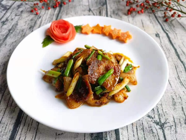 家常蒜苗回锅肉的做法-家常味炒菜谱