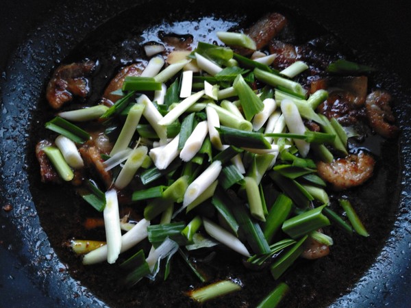 家常蒜苗回锅肉的做法-家常味炒菜谱