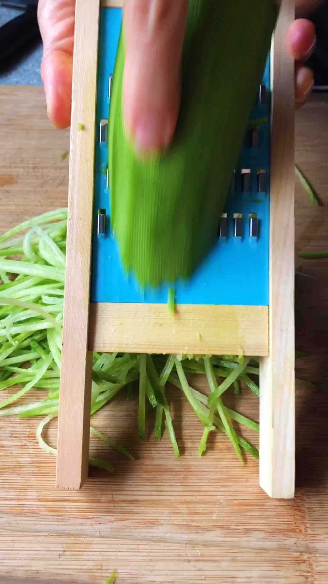 萝卜丝炒虾皮的做法-家常味炒菜谱