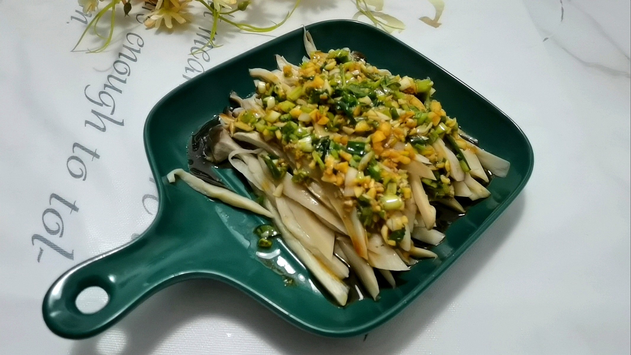杏鲍菇不炒不炖，这样做最好吃的做法-家常味拌菜谱