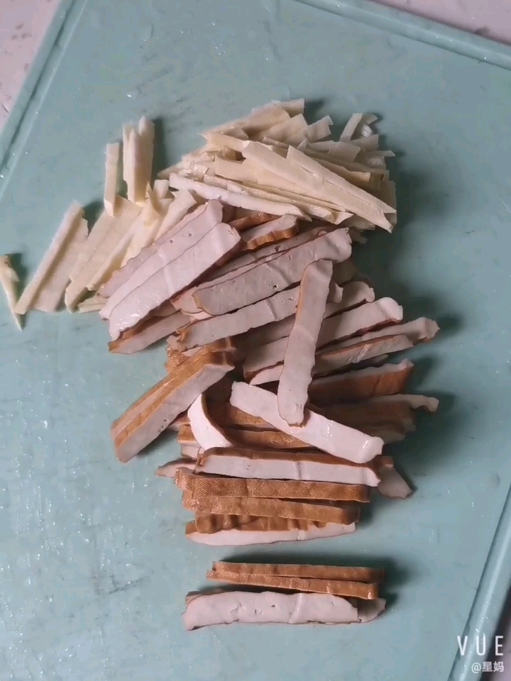 冬笋豆腐干炒年糕的做法-家常味炒菜谱