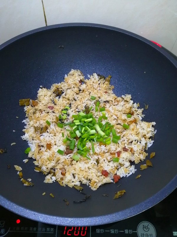 家乡的美食~~腊肉腌菜炒饭的做法-家常味炒菜谱