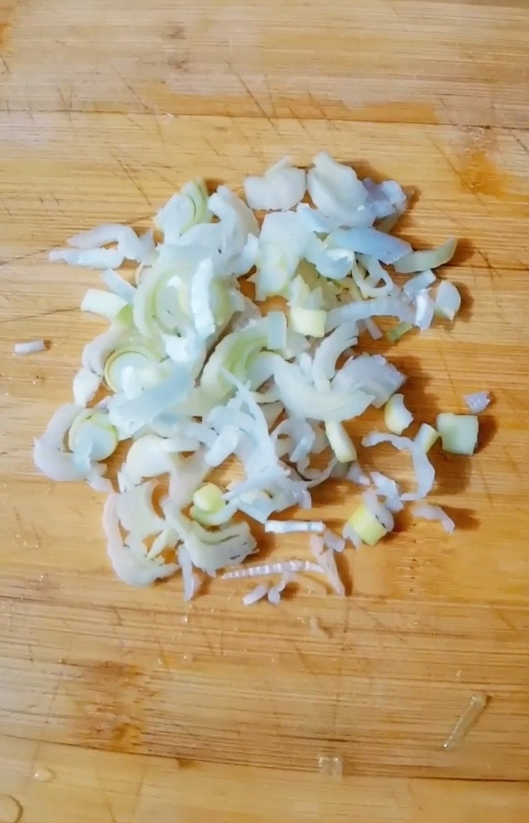 芹菜炒土豆丝的做法-咸鲜味炒菜谱