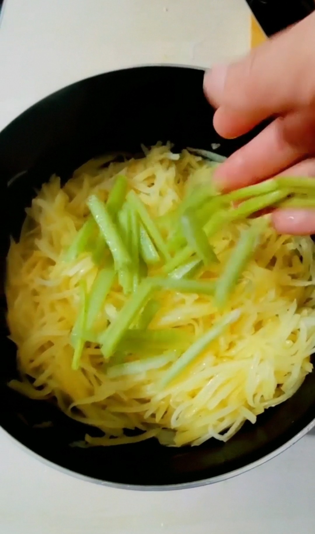 芹菜炒土豆丝的做法-咸鲜味炒菜谱