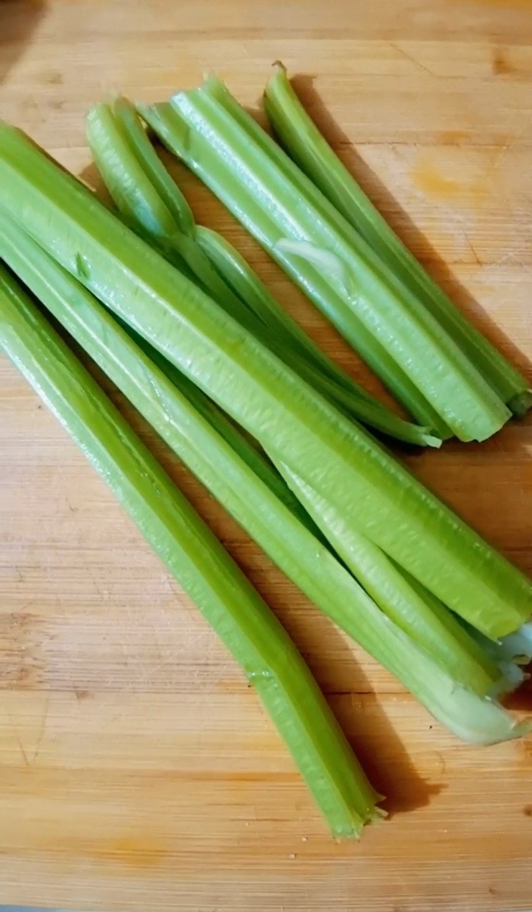 芹菜炒土豆丝的做法-咸鲜味炒菜谱