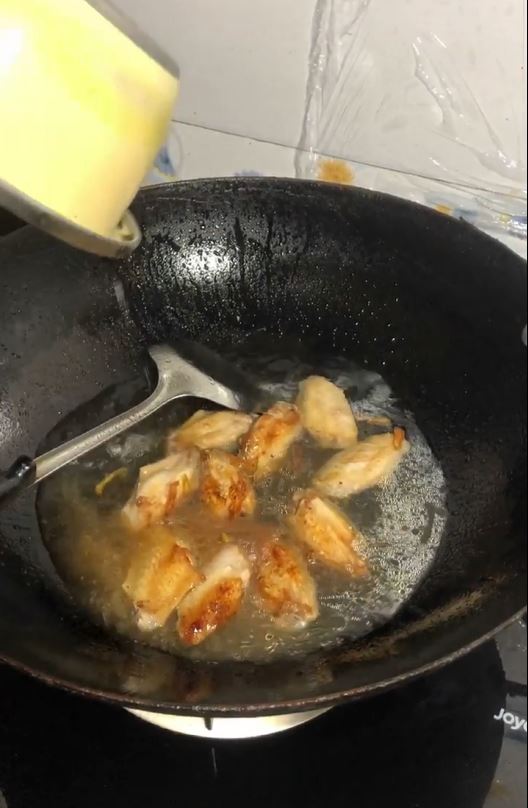 厨房小白一看就会的鸡翅做法的做法-酸甜味烧菜谱