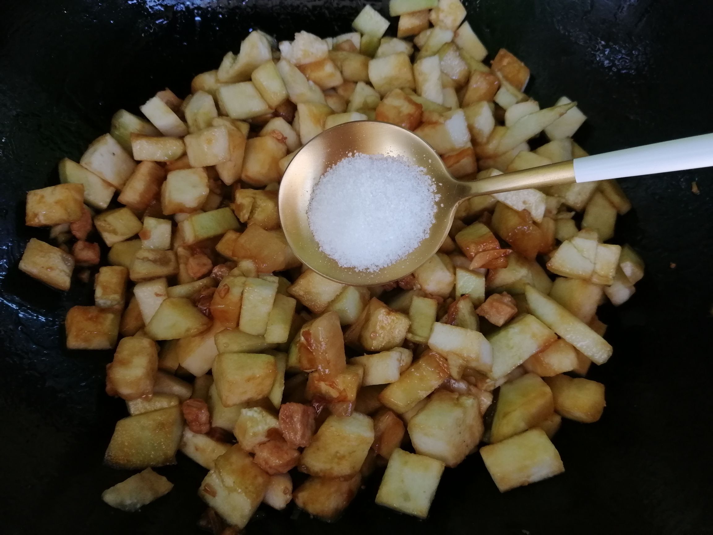 茄子肉丁盖浇饭的做法-家常味炒菜谱
