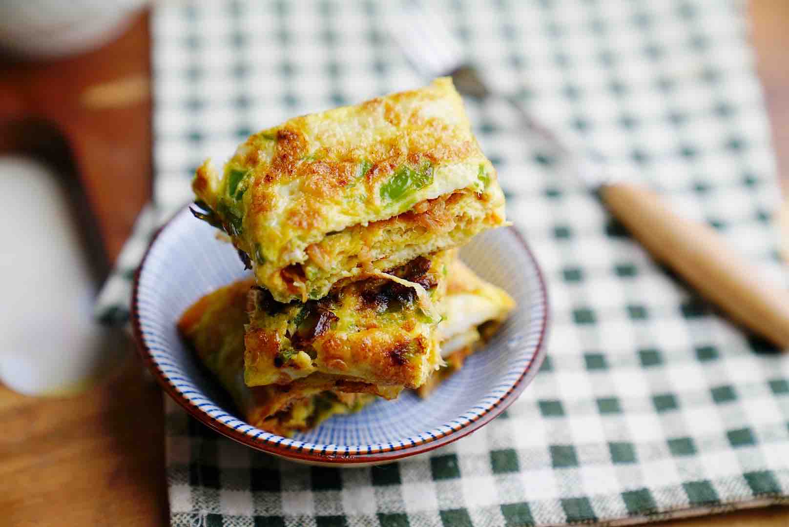 肉松菜椒蛋饼,简单易做孩子喜欢的做法-家常味煎菜谱-易网健康养生网 肉松菜椒蛋饼,简单易做孩子喜欢的做法-家常味煎菜谱