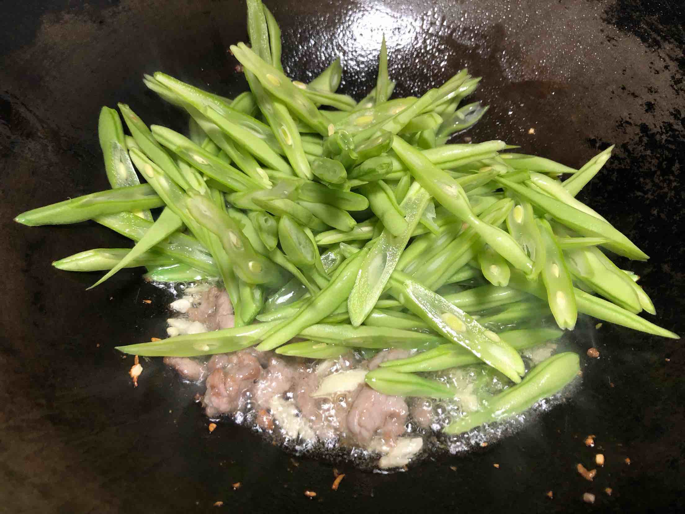 豆角炒肉丝的做法-咸鲜味炒菜谱