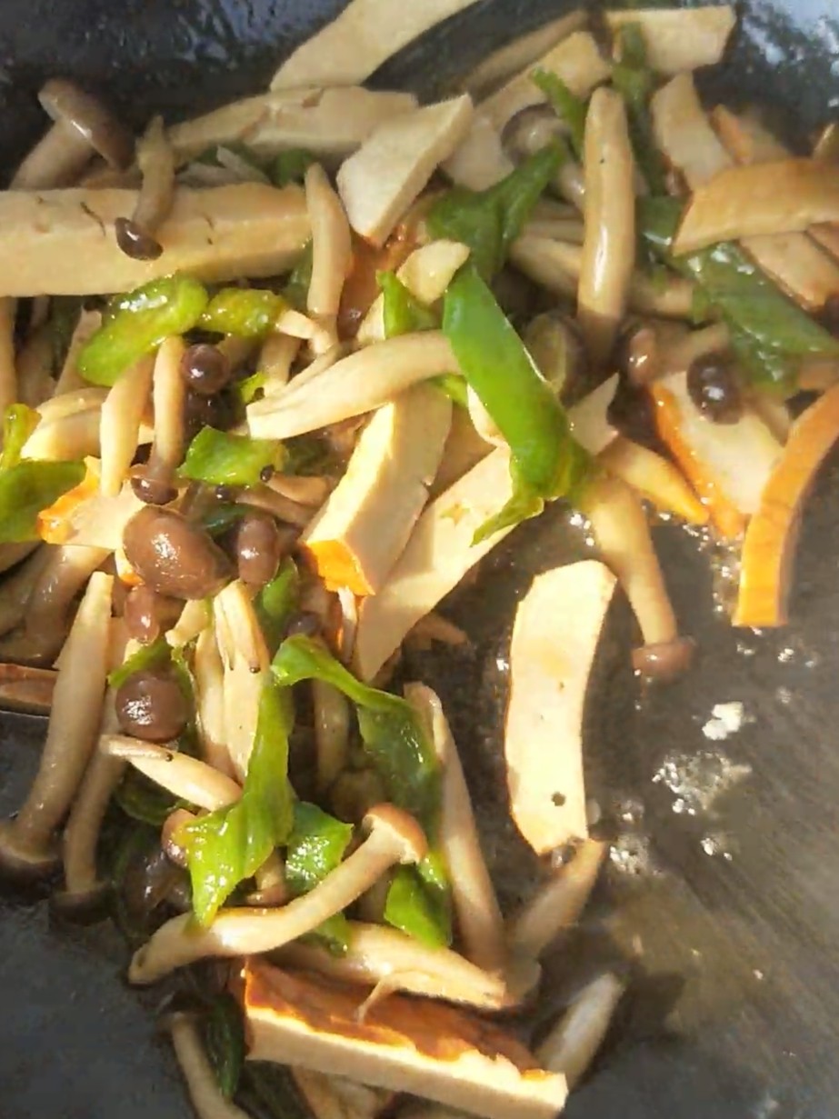 香干蟹味菇的做法-家常味炒菜谱