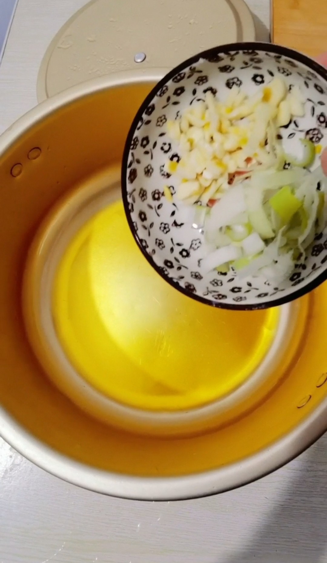 干豆腐炒韭菜的做法-咸鲜味炒菜谱
