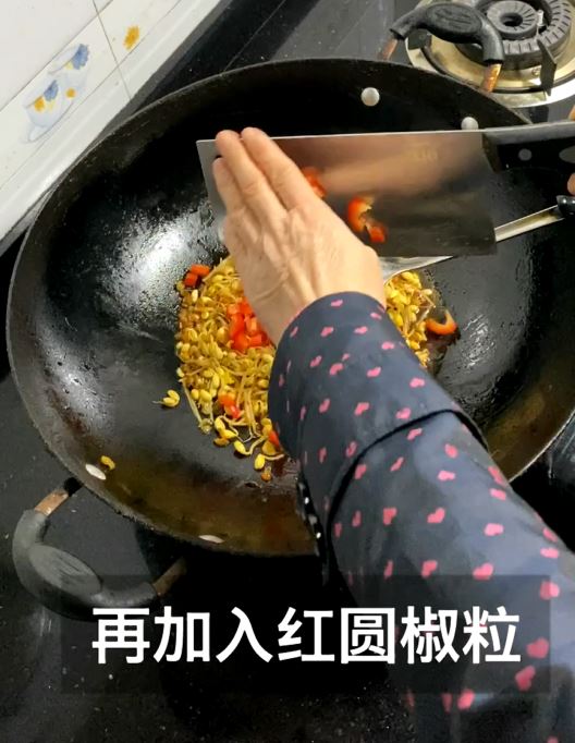 炒黄豆芽加上它好吃的舔盘的做法-咸鲜味炒菜谱