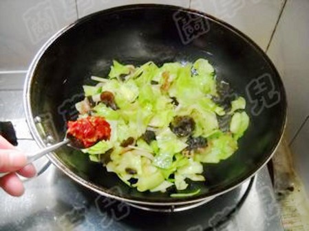 干锅手撕包菜的做法-家常味干锅菜谱