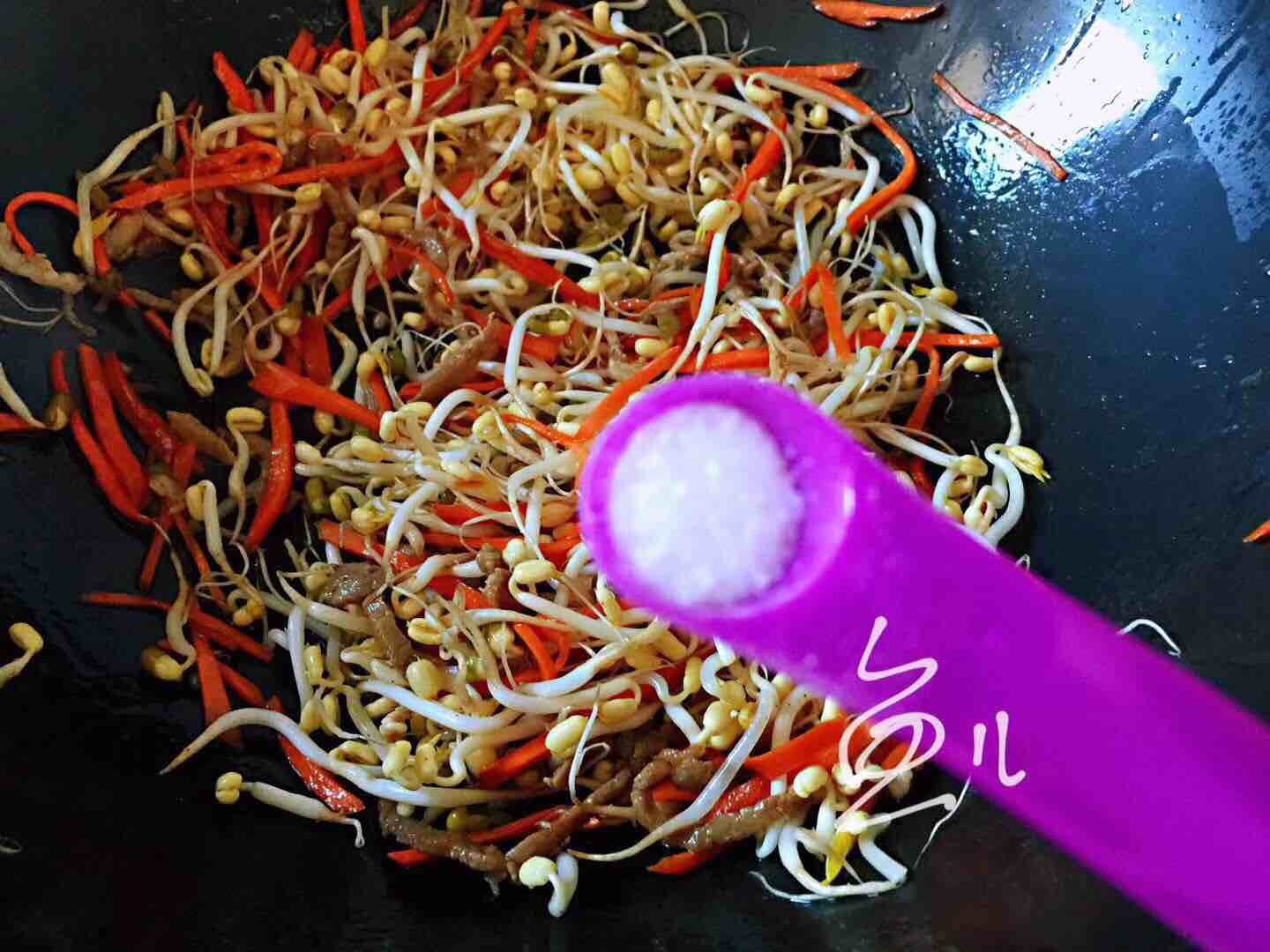 豆芽炒韭菜的做法-家常味炒菜谱