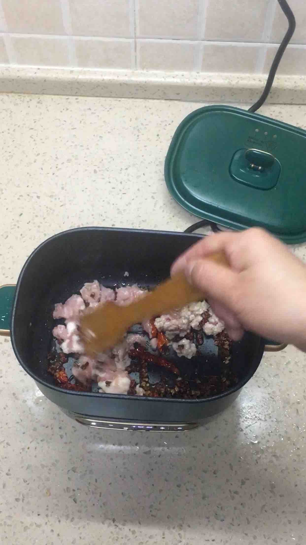 麻辣肉沫炒龙豆的做法-家常味炒菜谱