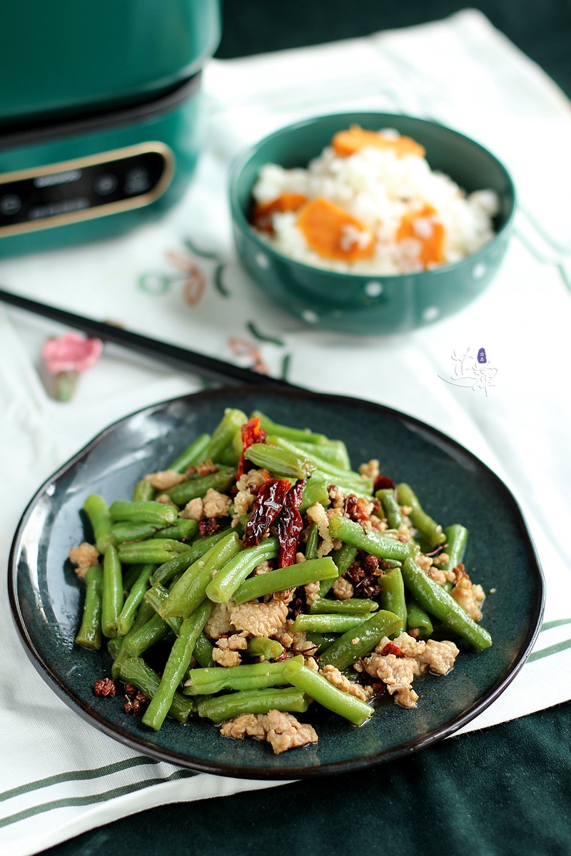 麻辣肉沫炒龙豆的做法-家常味炒菜谱-易网健康养生网 麻辣肉沫炒龙豆的做法-家常味炒菜谱