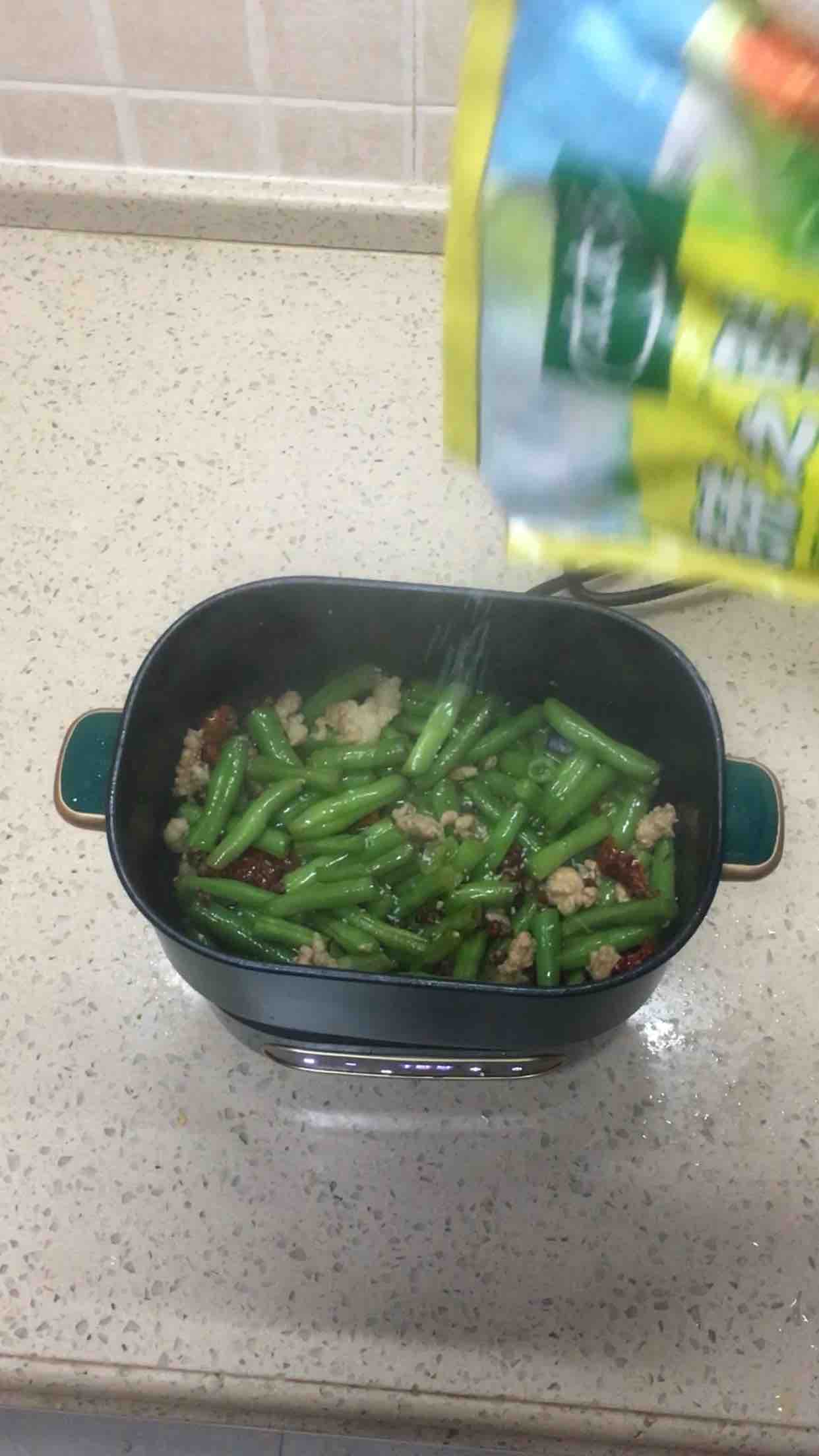 麻辣肉沫炒龙豆的做法-家常味炒菜谱