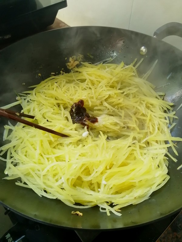 简简单单也不失美味~~醋溜土豆丝的做法-家常味炒菜谱